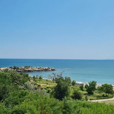 One Bedroomed Penthouse With Amazing Sea Views *